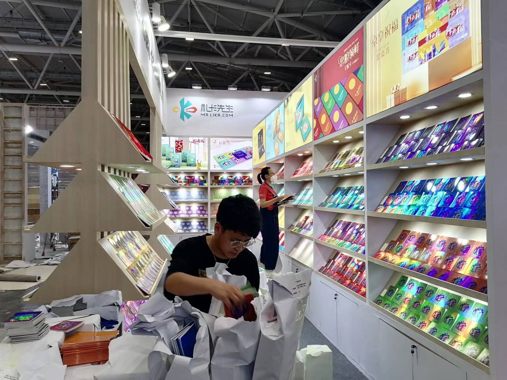 越南展位设计公司我们如何实现客户服务的高标准？(图1)