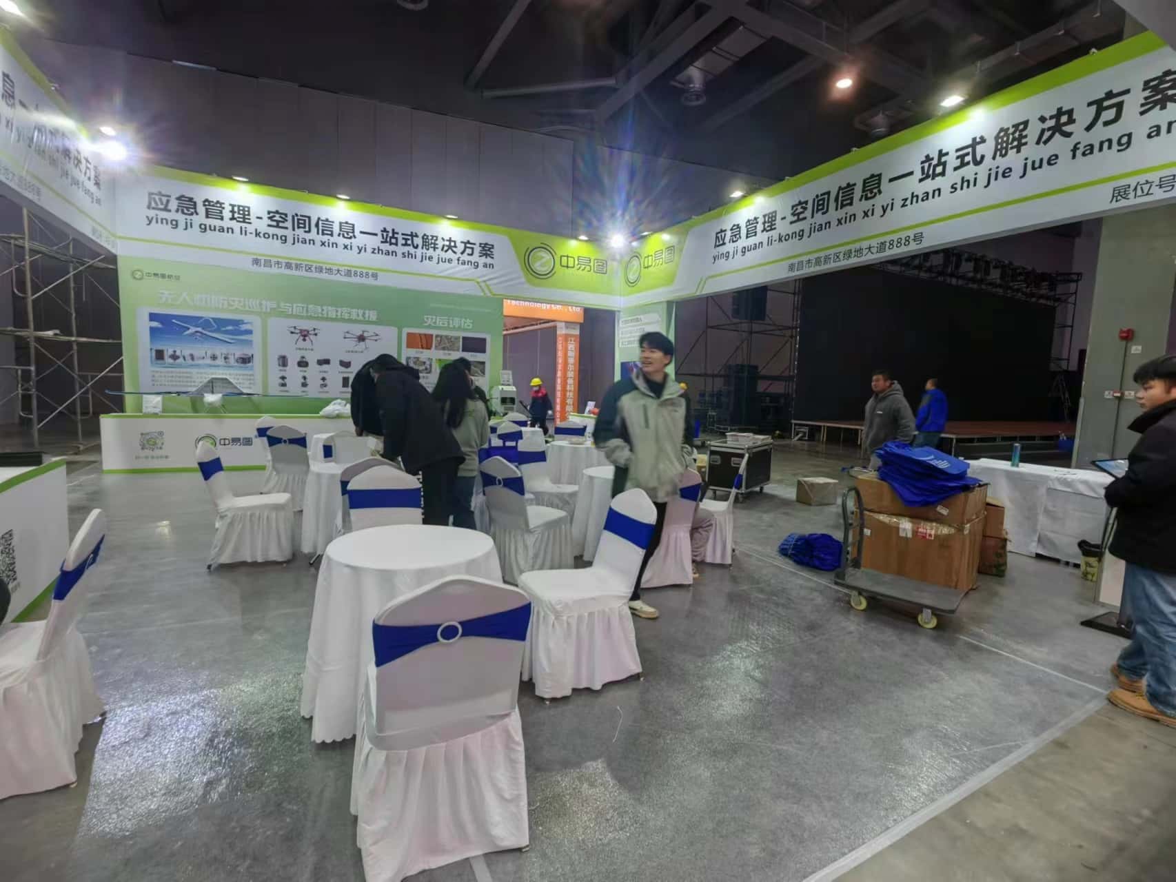 如何通过英国展位设计搭建提升观众的参与度与互动性？(图1)